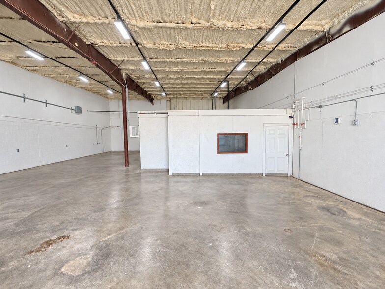 More Photos Of 1000 Warmack, Warner Warehouse For Sale