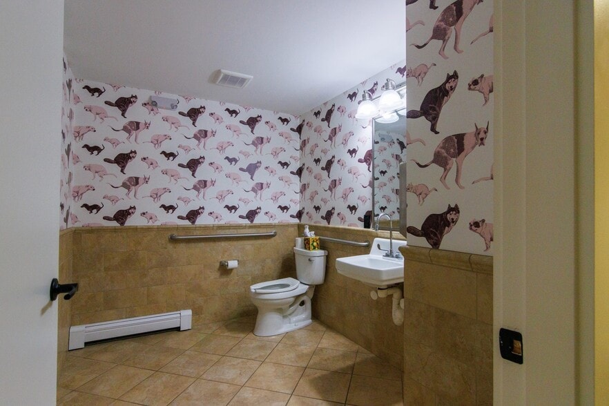 More Photos Of 114 High St, Wareham Office For Sale