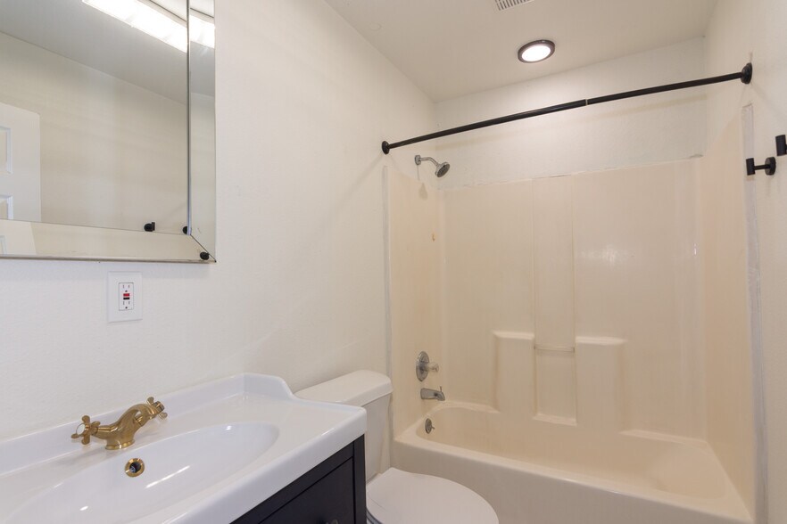 More Photos Of 114 Scofield Ave, Johnson City Apartments For Sale