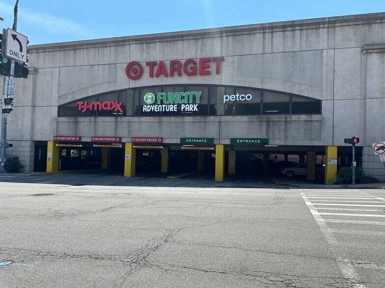 More Photos Of 500-600 E Sandford Blvd, Mount Vernon General Retail For Lease