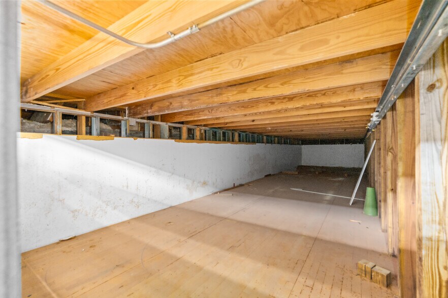 More Photos Of 110 E Franklin St, Hillsboro Health Club For Sale
