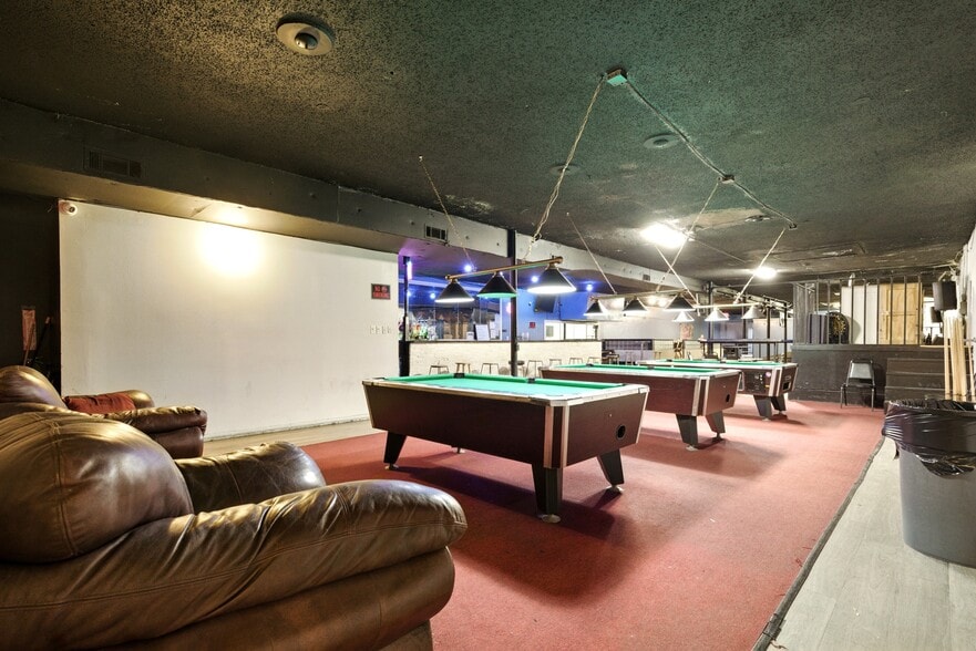 More Photos Of 8604 Jensen Dr, Houston Bar For Sale