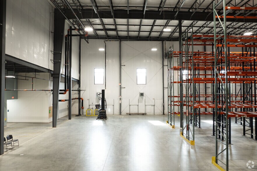 More Photos Of 42 Corporate Circle, Albany Manufacturing For Lease