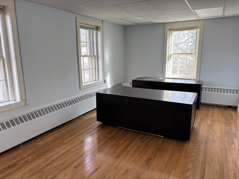 More Photos Of 12 Main St, Essex Office For Lease