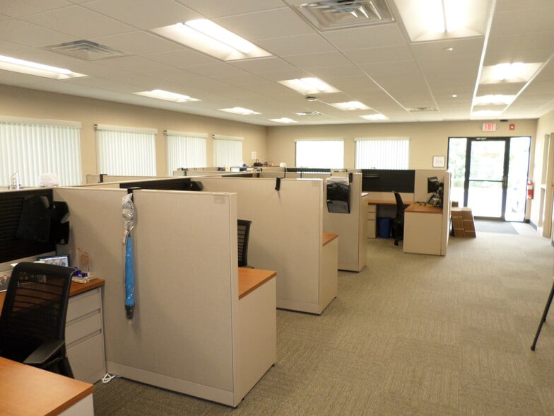 More Photos Of 2208 Quarry Dr, West Lawn Office For Lease