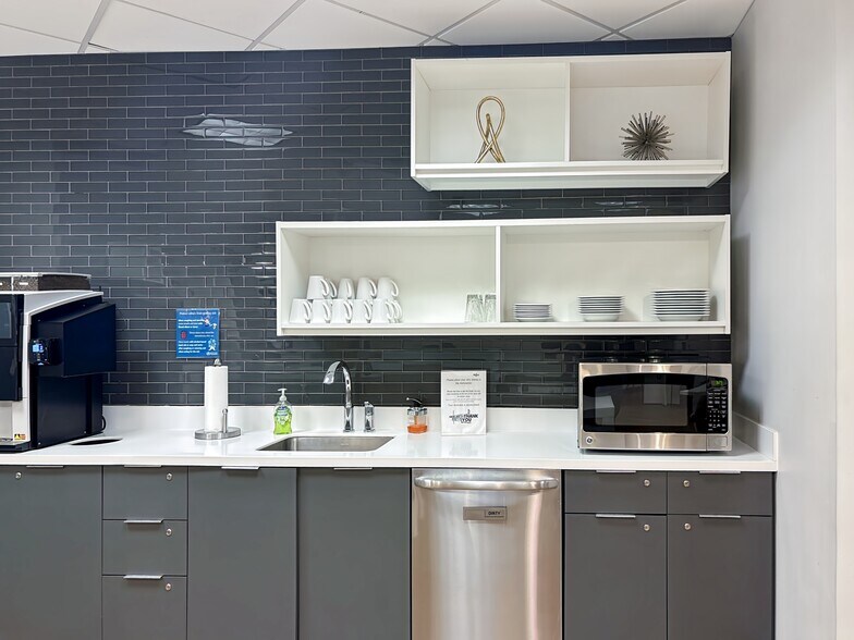 More Photos Of 2015 Ayrsley Town Blvd, Charlotte Coworking Space