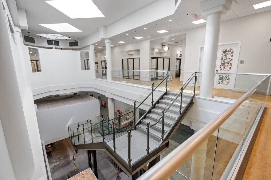 More Photos Of 285 Liberty St, Salem Storefront Retail Office For Lease