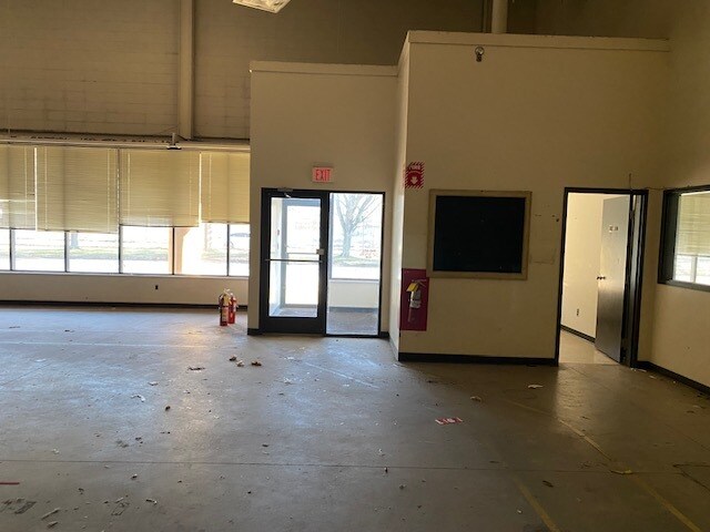 More Photos Of 10 Middletown Ave, North Haven Warehouse For Sale
