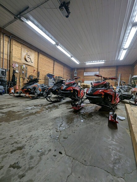 More Photos Of 32600 N State Route 44, Slate Run Hotel For Sale