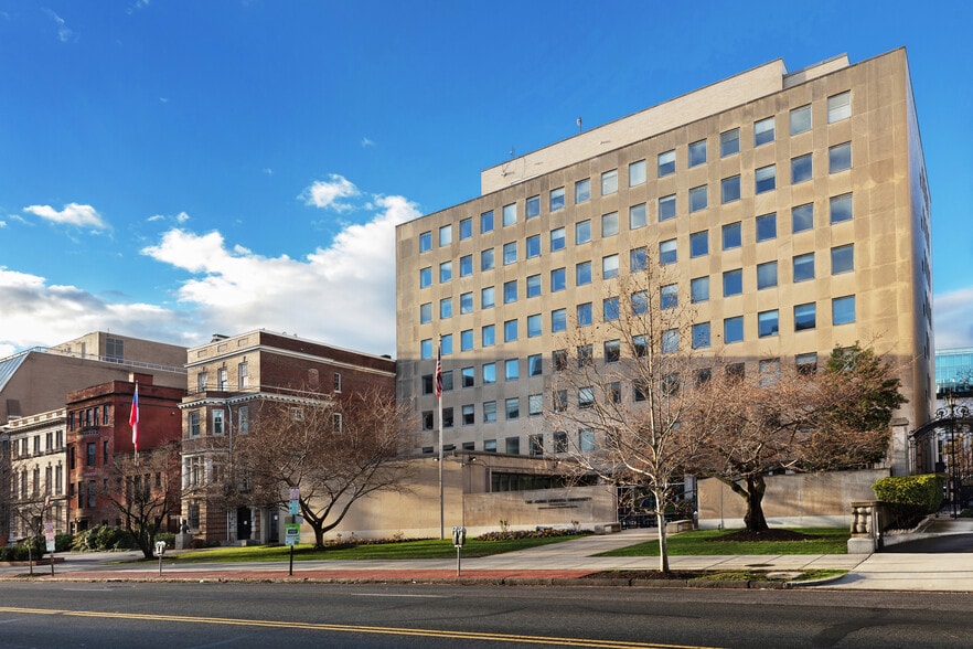 More Photos Of 1717 Massachusetts Ave NW, Washington Office For Sale