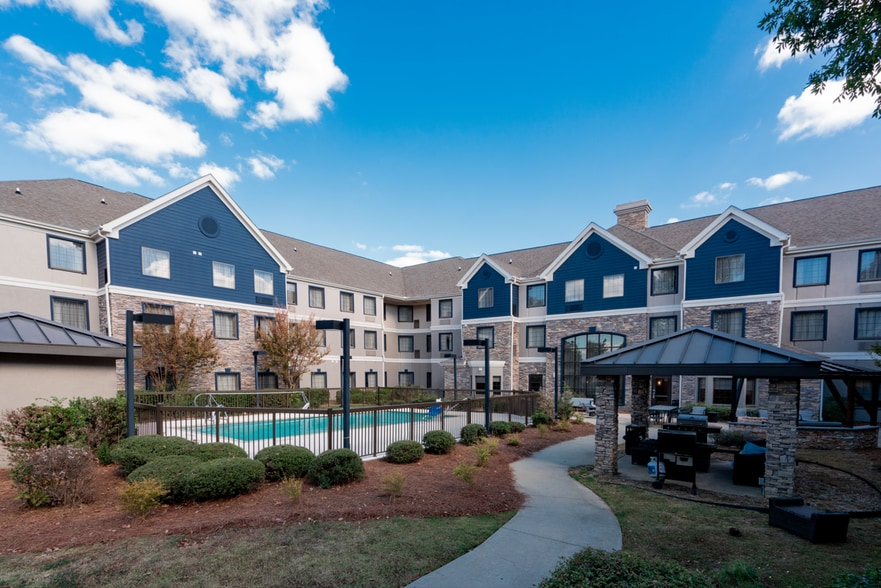 More Photos Of 801 Ridgewood Rd, Ridgeland Hotel For Sale