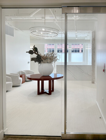 More Photos Of 2001 N Lamar St, Dallas Loft Creative Space For Lease
