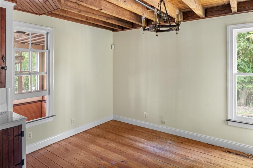 More Photos Of 159 N Sycamore St, Newtown Office For Lease