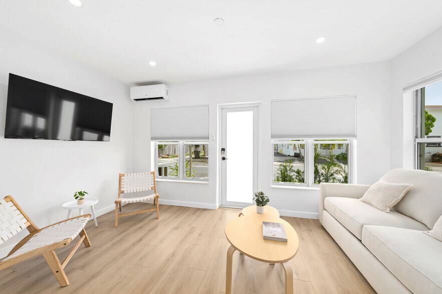 More Photos Of 401 6th Ave N, Lake Worth Beach Hotel For Sale