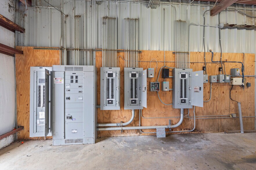 More Photos Of 4200 Skyhawk Pky, Martin Supermarket For Lease