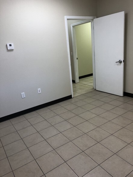 More Photos Of 11601 Pellicano Dr, El Paso Warehouse For Lease