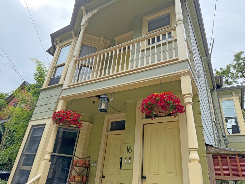 More Photos Of 16-18 NE Graham St, Portland Apartments For Sale