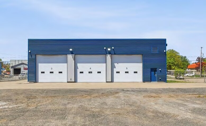 More Photos Of 145 Rue De L'industrie, L'assomption Industrial For Lease