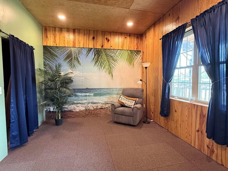 More Photos Of 401 N Busch Ave, Mountain Grove Loft Creative Space For Sale