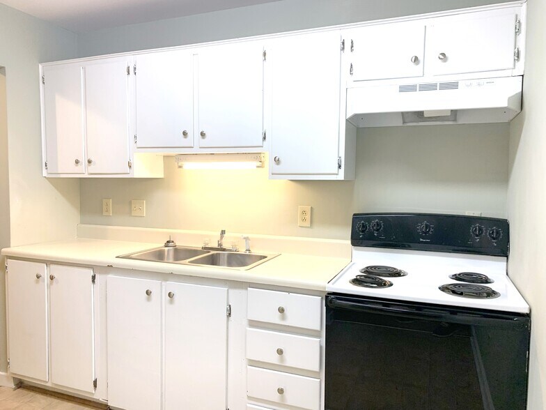 More Photos Of 170 Westwood Dr, Thomson Apartments For Sale