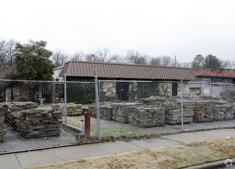 More Photos Of 1557 Cherry Rd, Memphis Freestanding For Sale