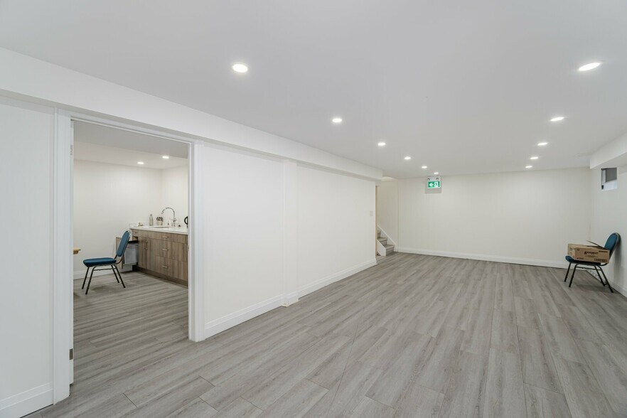 More Photos Of 140 Derry Rd E, Mississauga Office For Sale