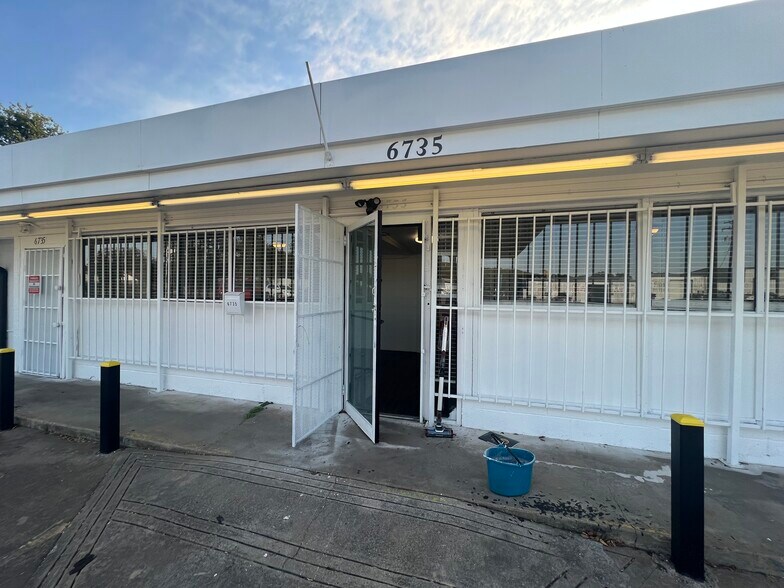 More Photos Of 6735 N Peoria Ave, Tulsa Convenience Store For Lease