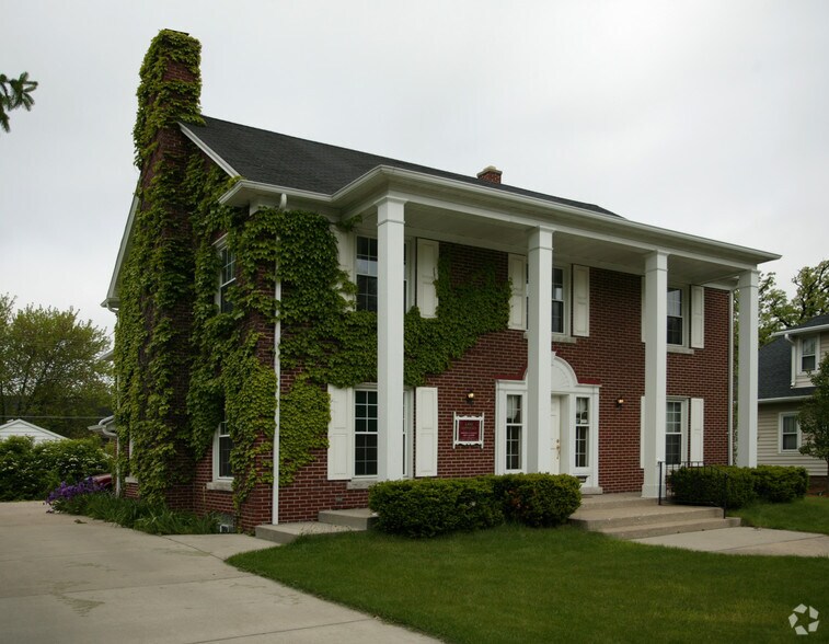 Primary Photo Of 3757 S Howell Ave, Milwaukee Coworking Space