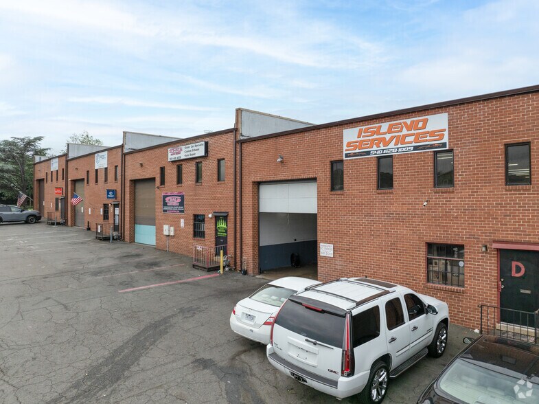 More Photos Of 8395 Euclid Ave, Manassas Park Warehouse For Lease