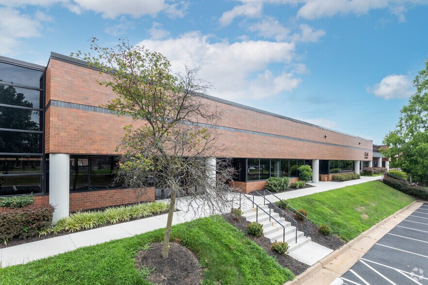 More Photos Of 450 Spring Park Pl, Herndon Unknown For Lease