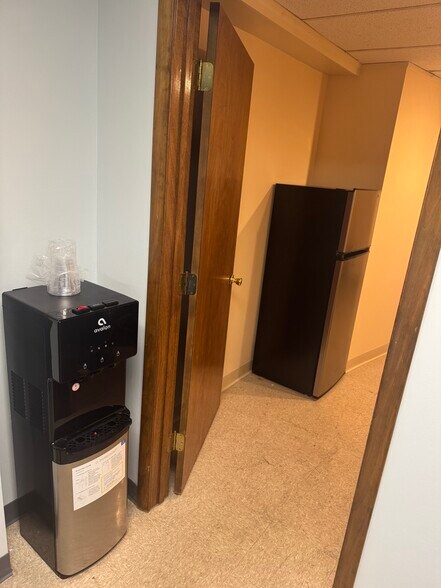 More Photos Of 18611-18615 Detroit Ave, Lakewood Office For Sale