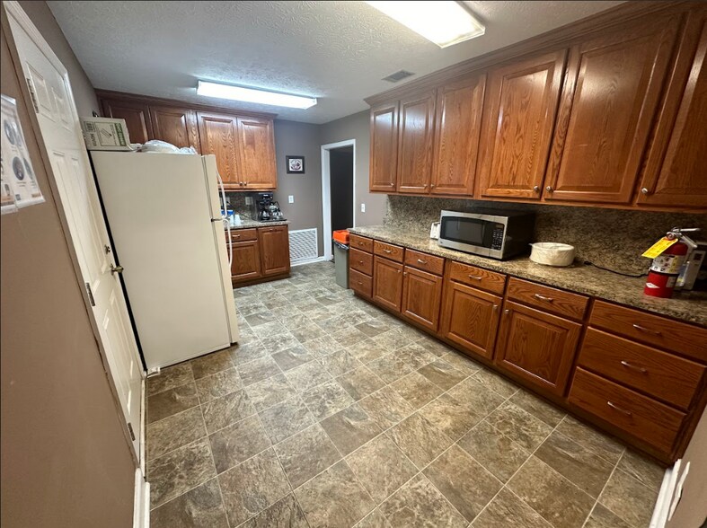 More Photos Of 310 Ford Dr, Columbus Office For Sale