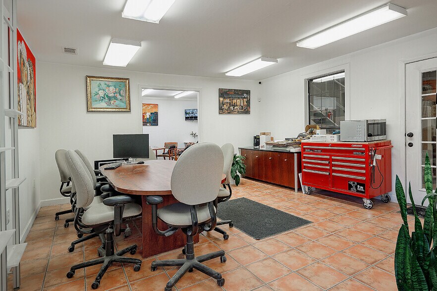 More Photos Of 1406-1420 Telephone Rd, Houston Showroom For Lease