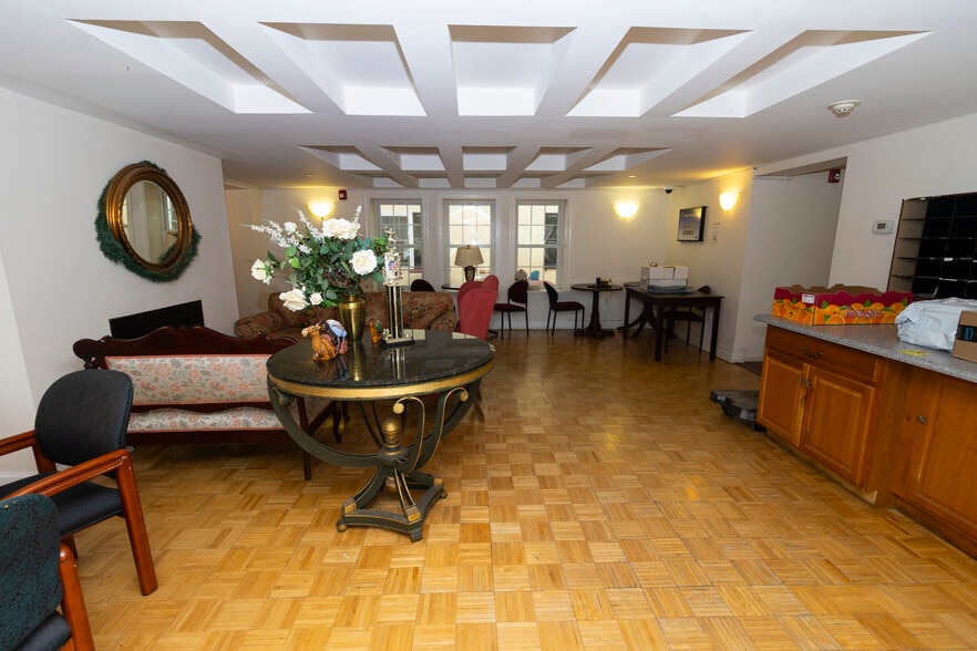 More Photos Of 153 Courtney St, Newark Apartments For Sale
