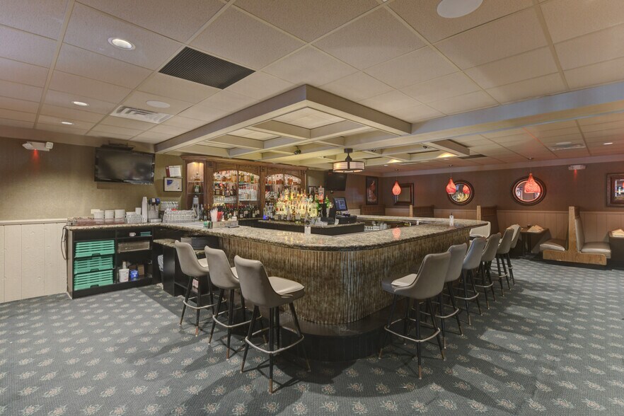 More Photos Of 502 Dixie Hwy, Beecher Restaurant For Sale