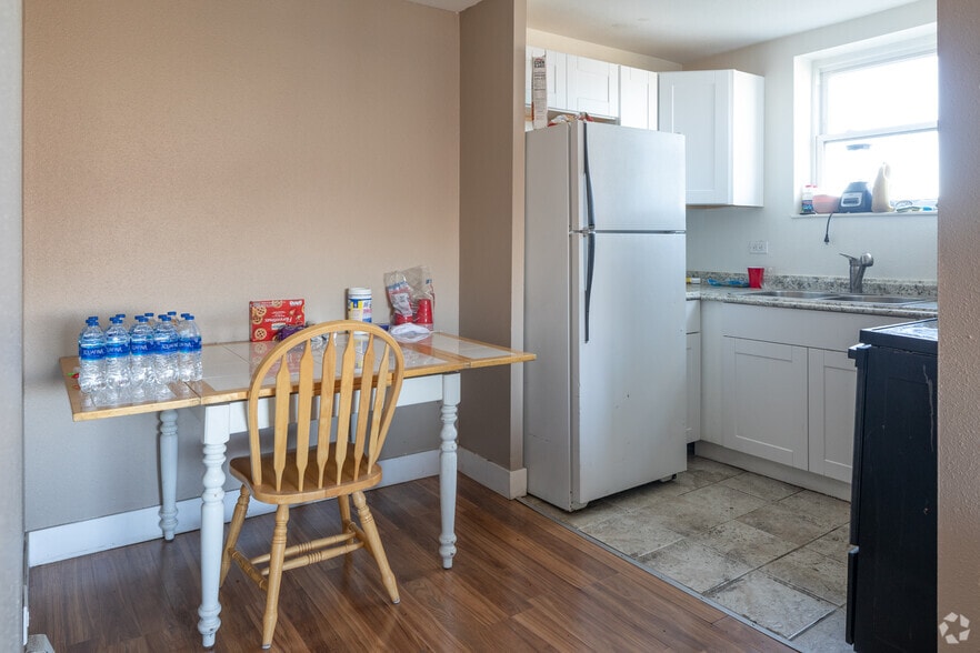 More Photos Of 152 Del Mar Cir, Aurora Apartments For Sale