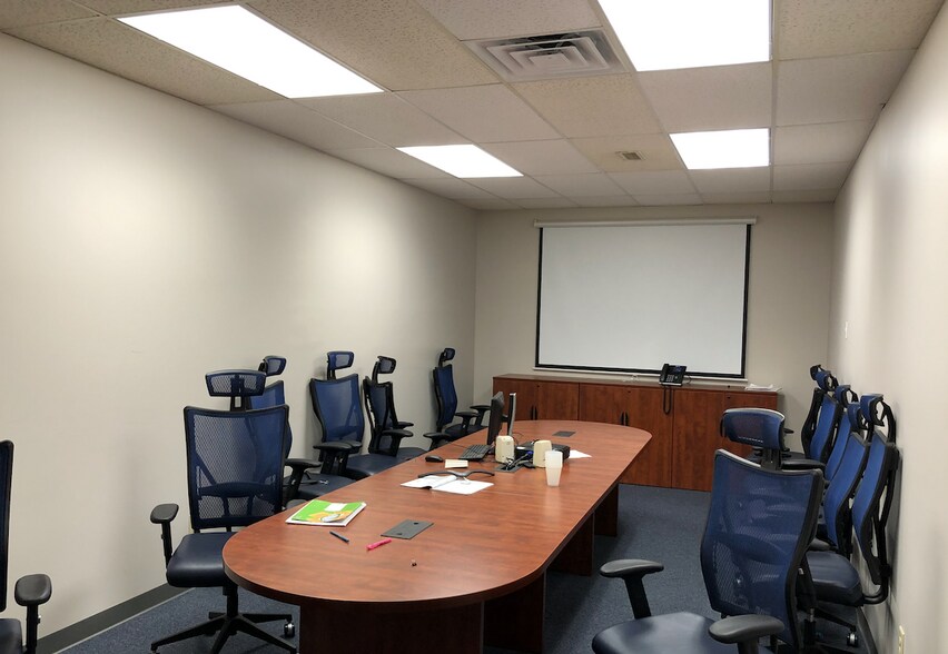 More Photos Of 121 S Lasalle St, Durham Warehouse For Lease