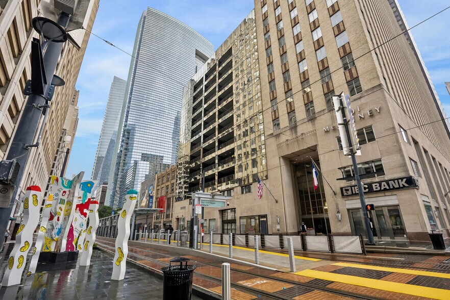 More Photos Of 917 Main St, Houston Apartments For Sale