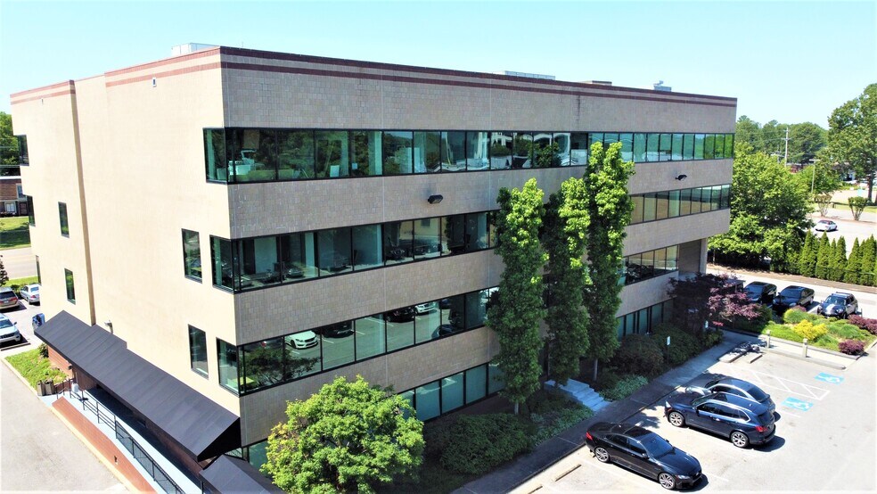More Photos Of 6584 Poplar Ave, Memphis Medical For Lease