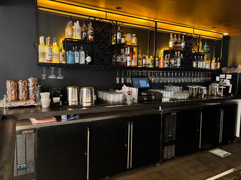 More Photos Of 1329 Gilman St, Berkeley Restaurant For Lease