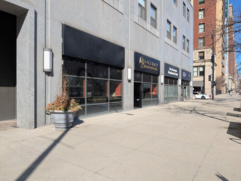 More Photos Of 900-910 S Michigan Ave, Chicago Apartments For Lease