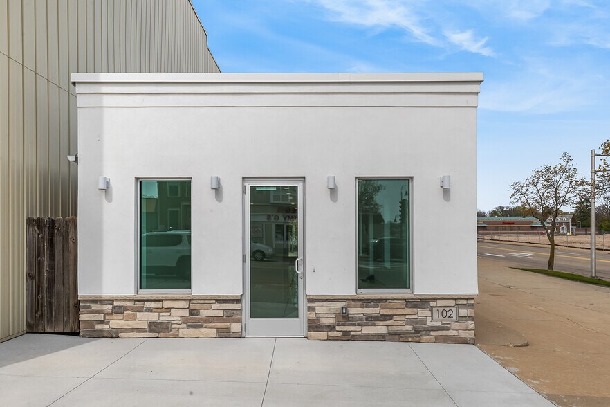 More Photos Of 102 W Wisconsin Ave, Kaukauna General Retail For Sale