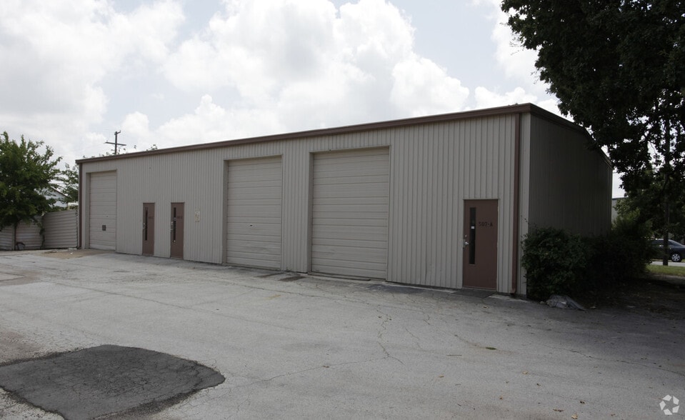 More Photos Of 507 Prairie St, Arlington Warehouse For Lease