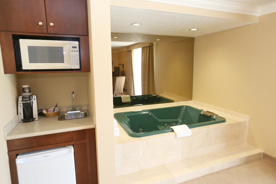 More Photos Of 8500 Road 164, Listowel Hotel For Sale