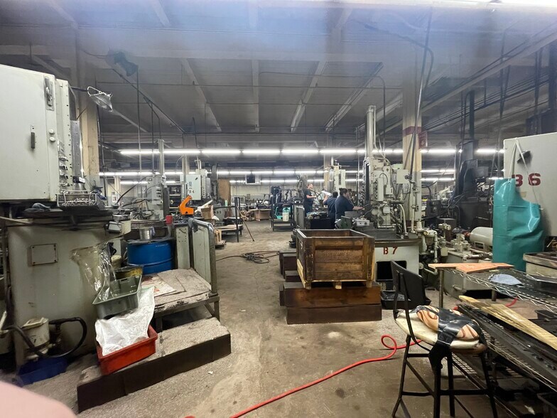 More Photos Of 3212-3256 W Lake St, Chicago Warehouse For Sale