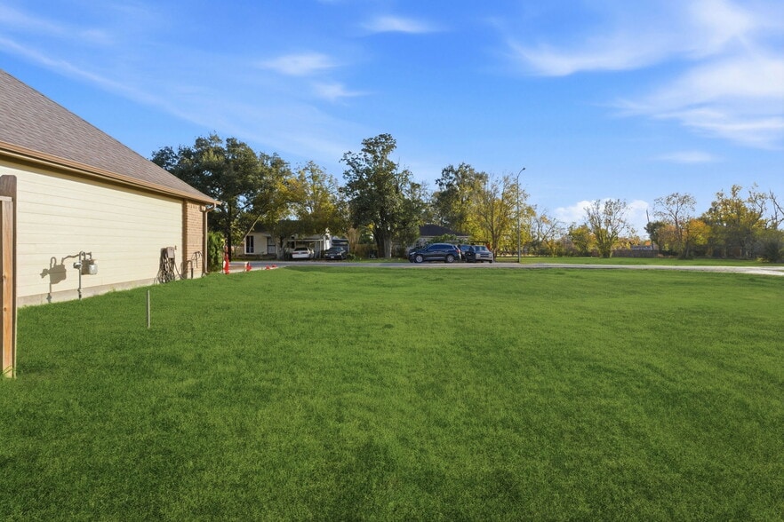 More Photos Of 5043 5045 Higgins and 5035 5037 Paula Street st, Houston Land For Sale