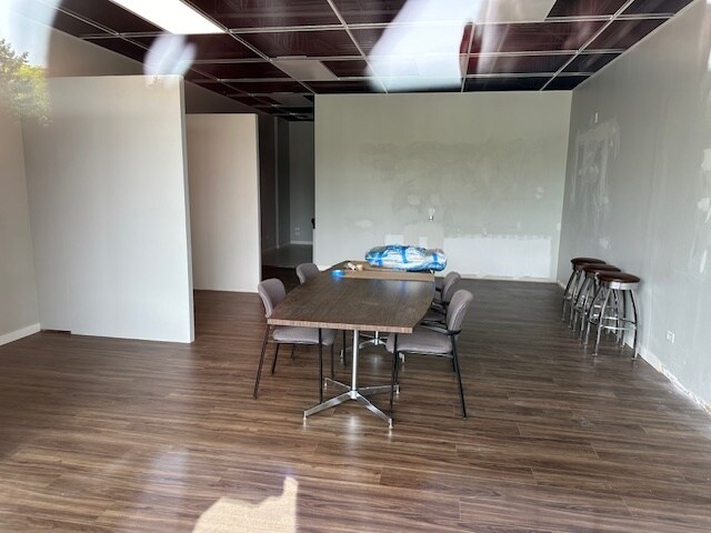 More Photos Of 820 Wheeling Rd, Wheeling Unknown For Lease