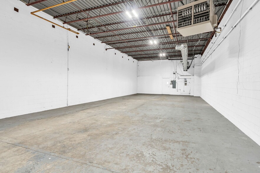 More Photos Of 2700 Lancaster Rd, Ottawa Warehouse For Sale