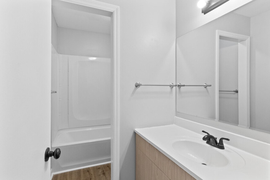 More Photos Of 155 Jack Miller Blvd, Clarksville Apartments For Sale