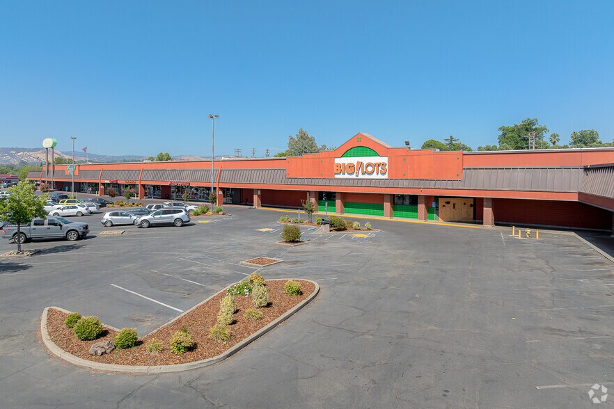 More Photos Of 1815-1985 Oro Dam Blvd E, Oroville Department Store For Sale